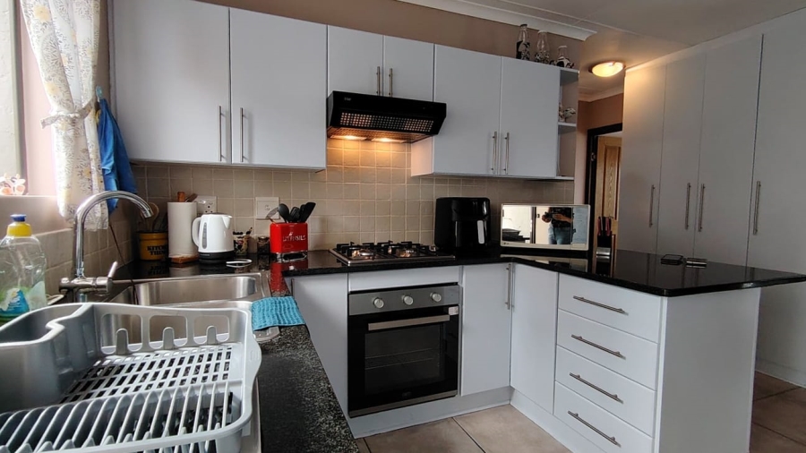 4 Bedroom Property for Sale in Seemeeu Park Western Cape